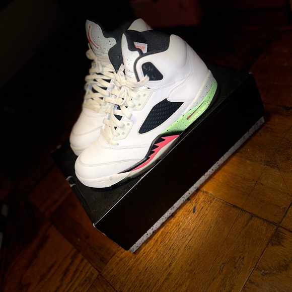 Size 8.5 Jordan 5s (Poison) - Picture 2 of 3